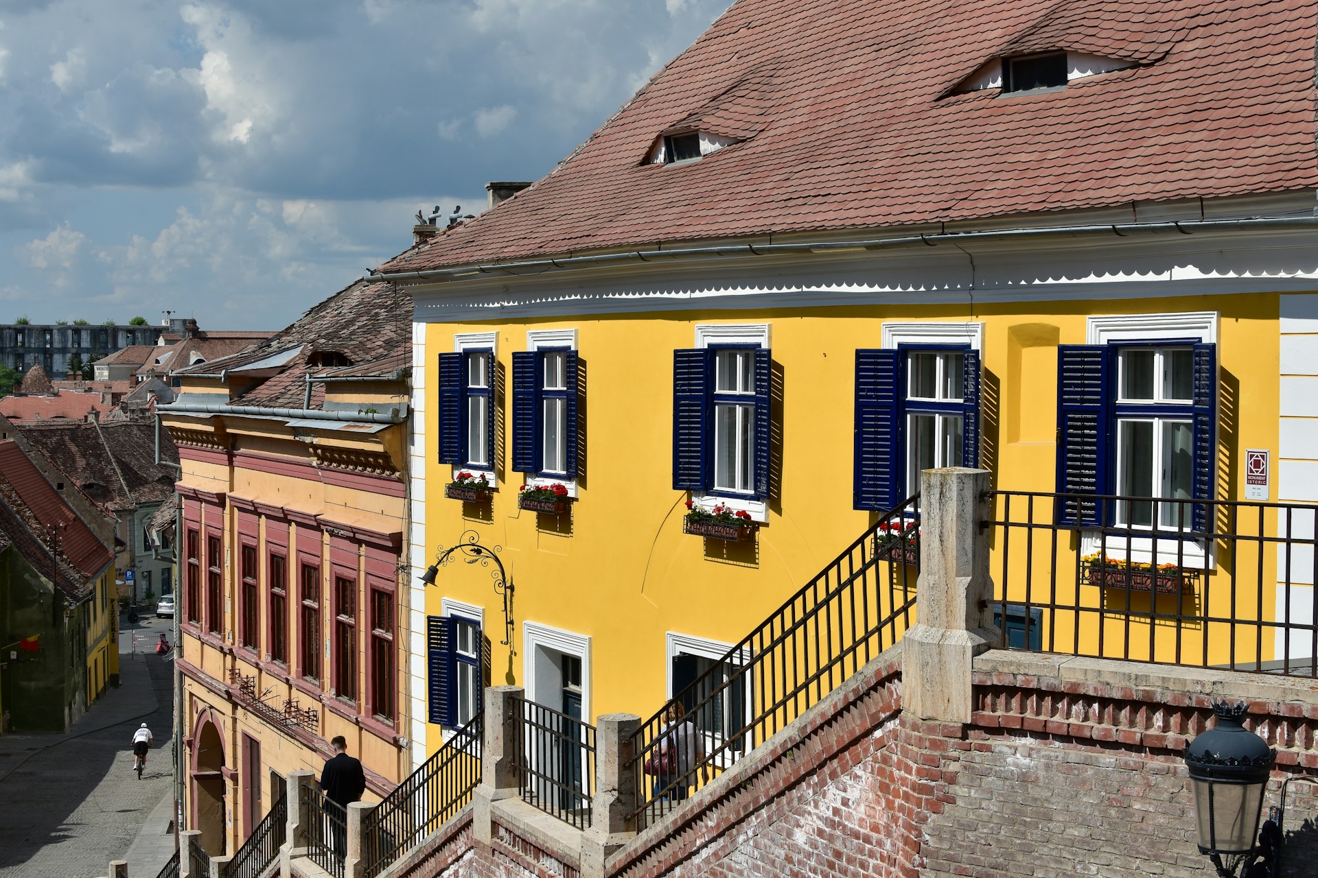 eyebrow dormer window