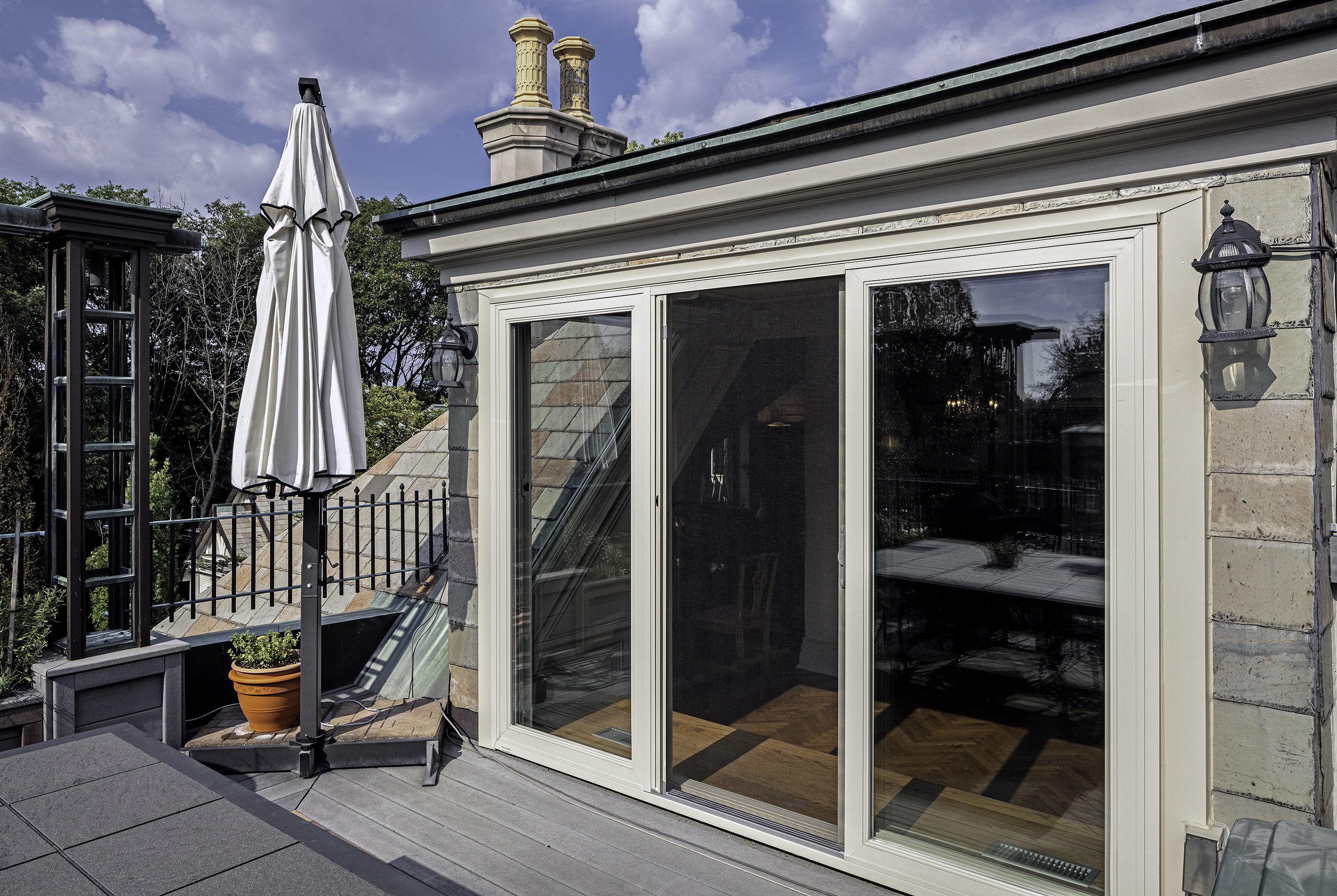 keep spiders out with bug screens