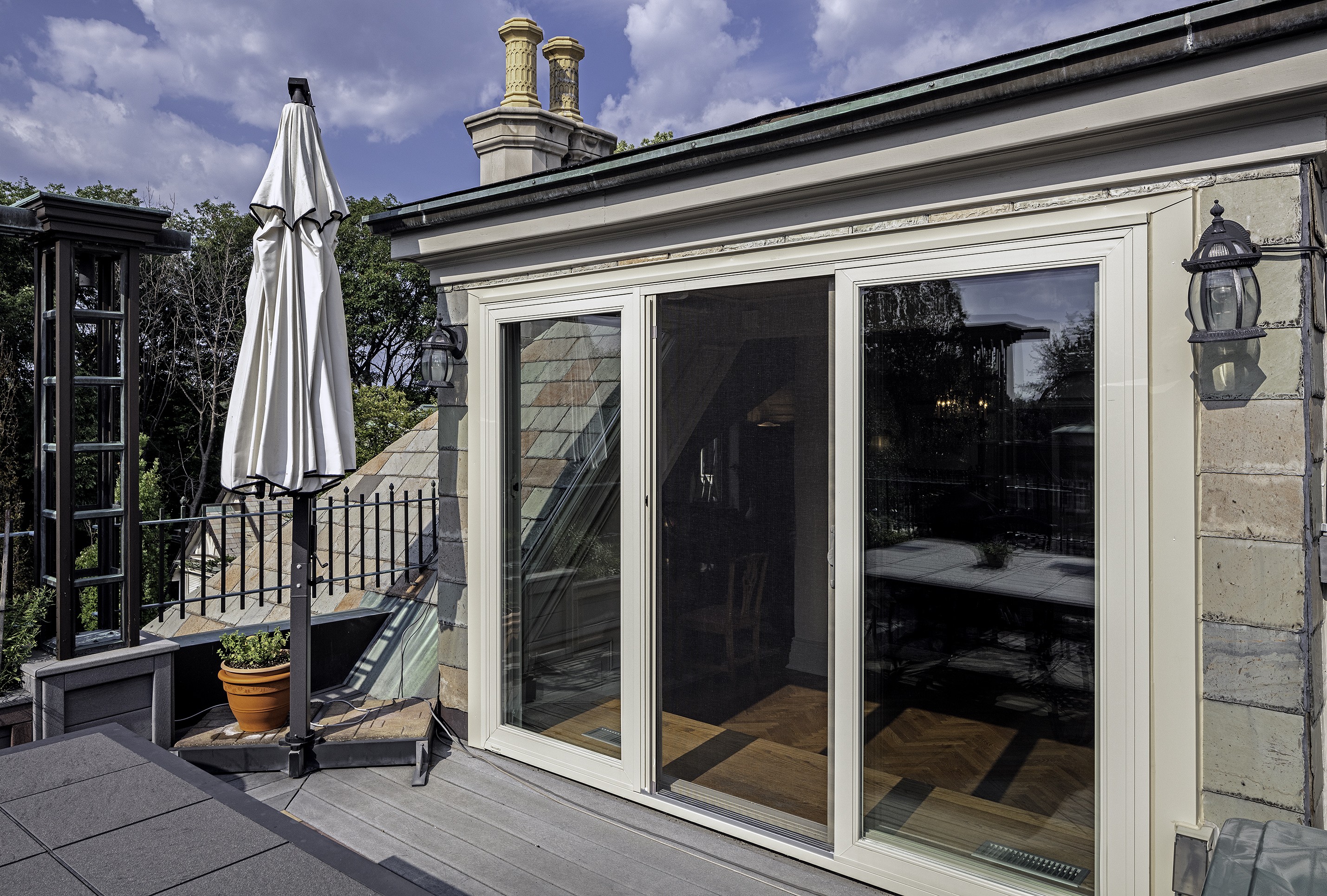 keep wasps away with bug screens