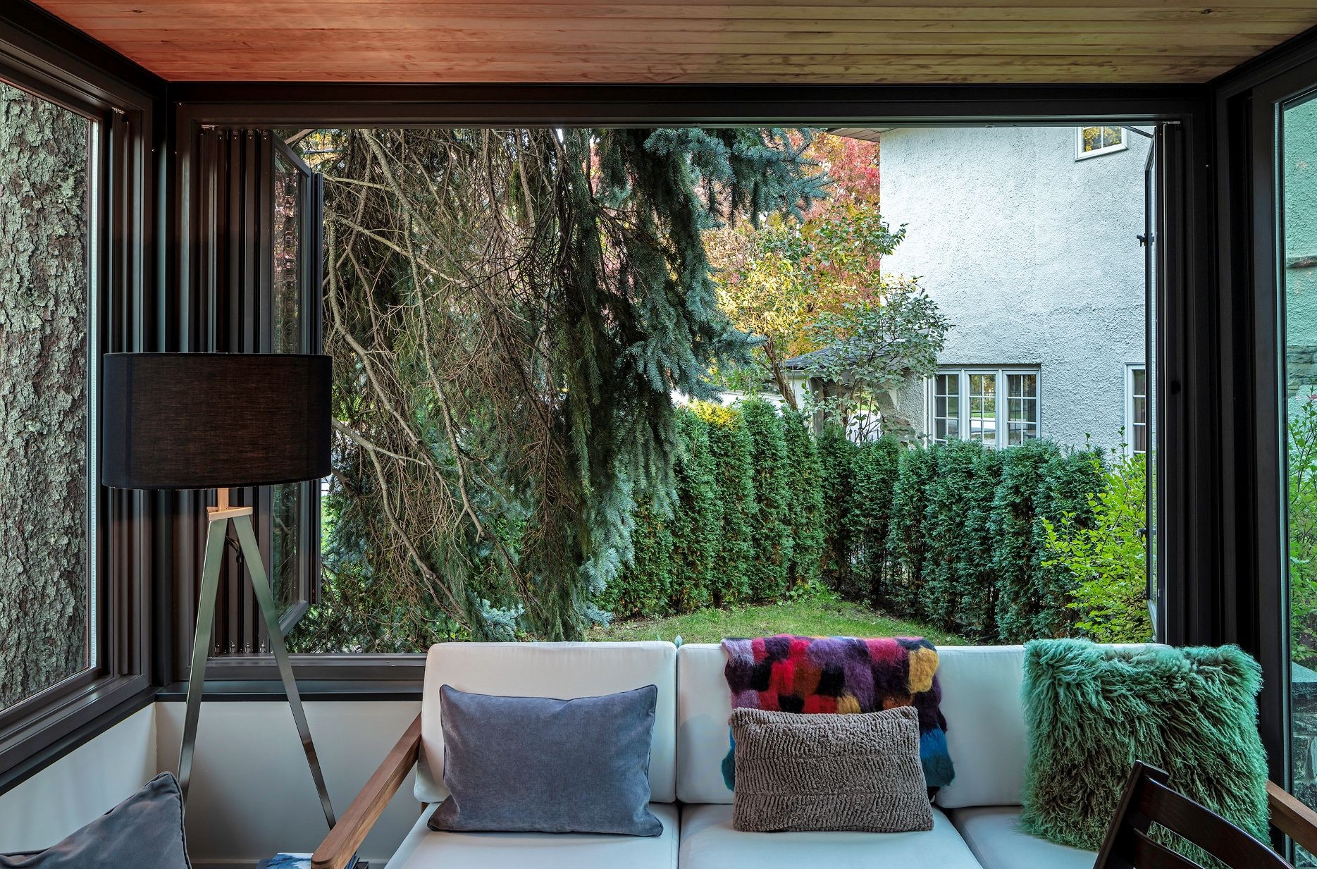 large window without middle mullion