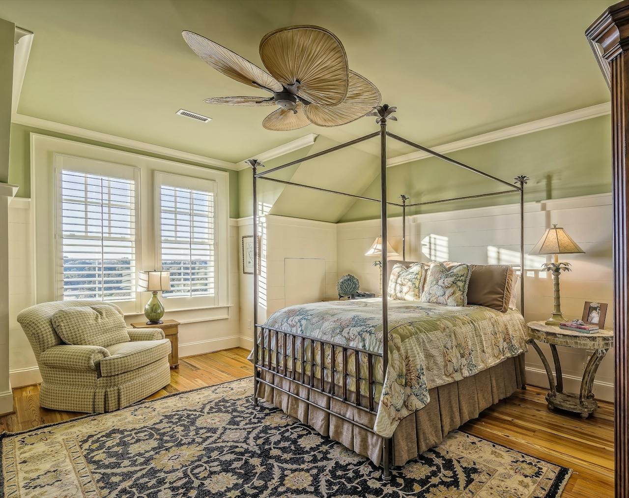 bedroom with venetian blinds as window coverings
