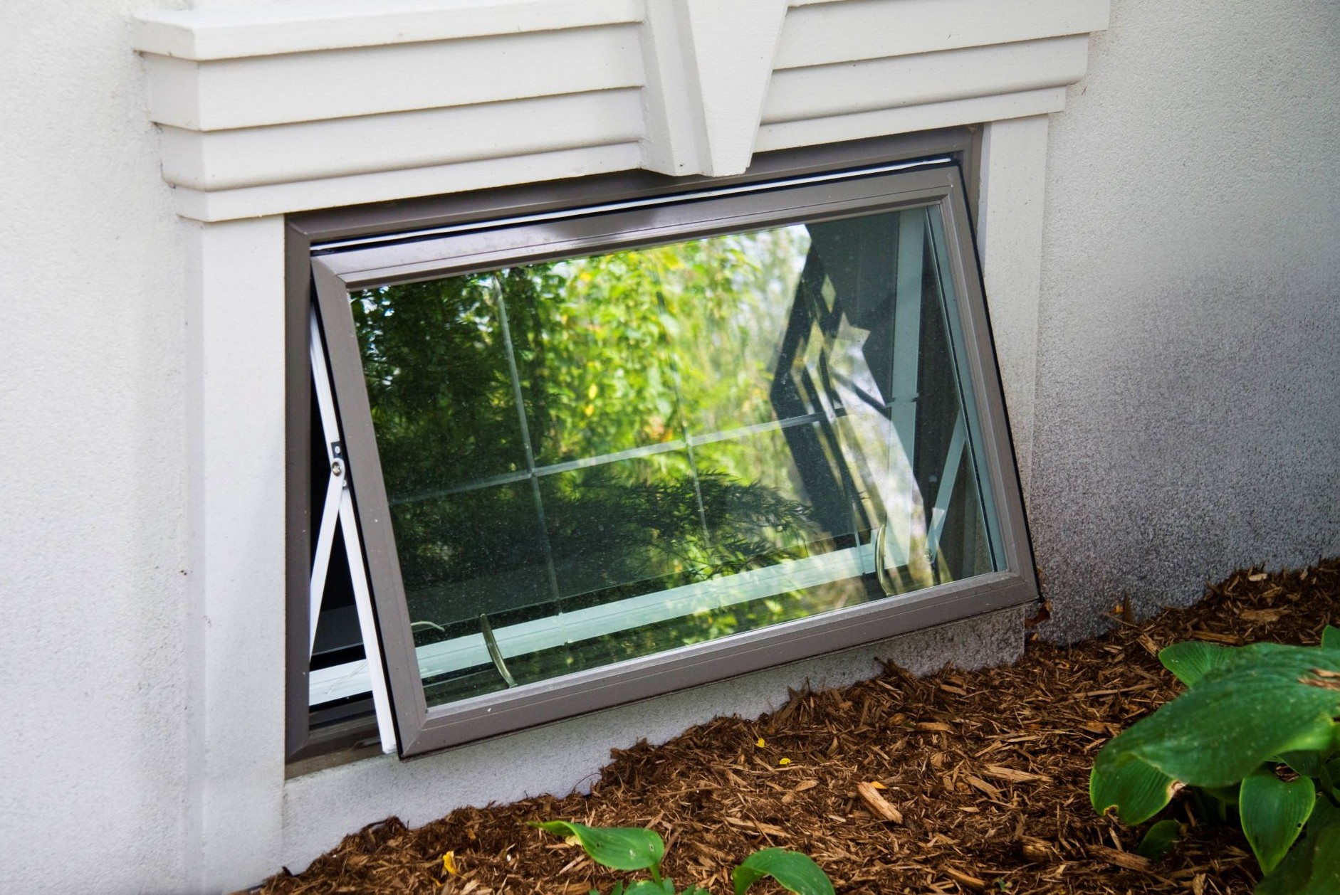 what is an awning window