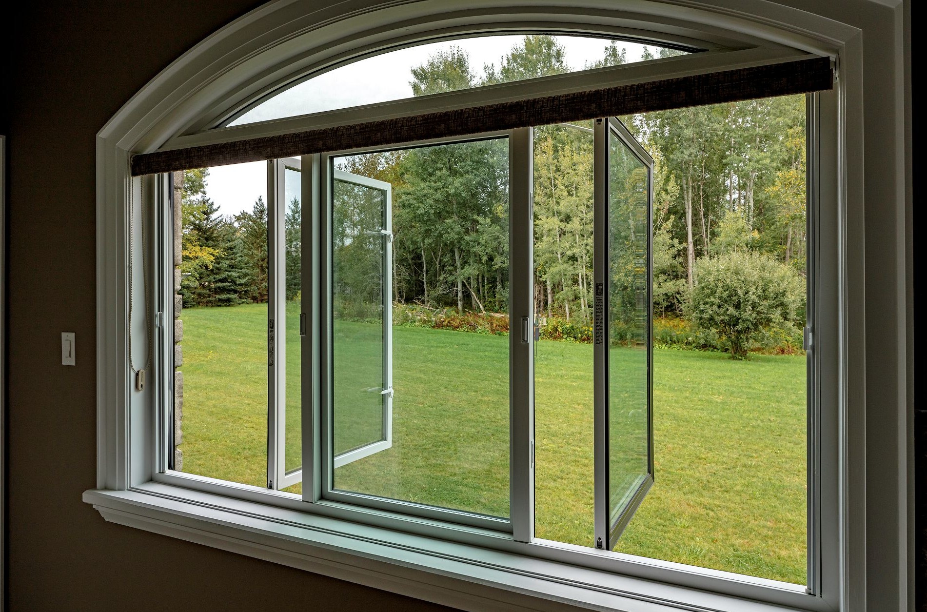 what is a casement window
