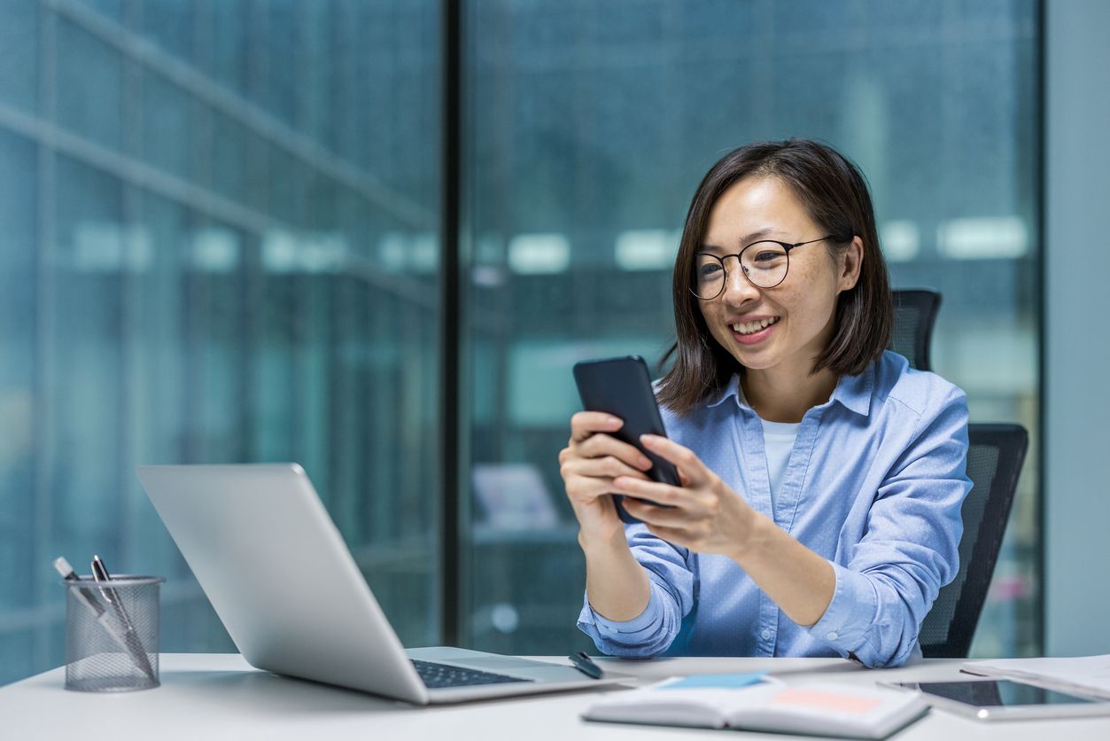 Broker uploading settlement documents for a commercial car loan