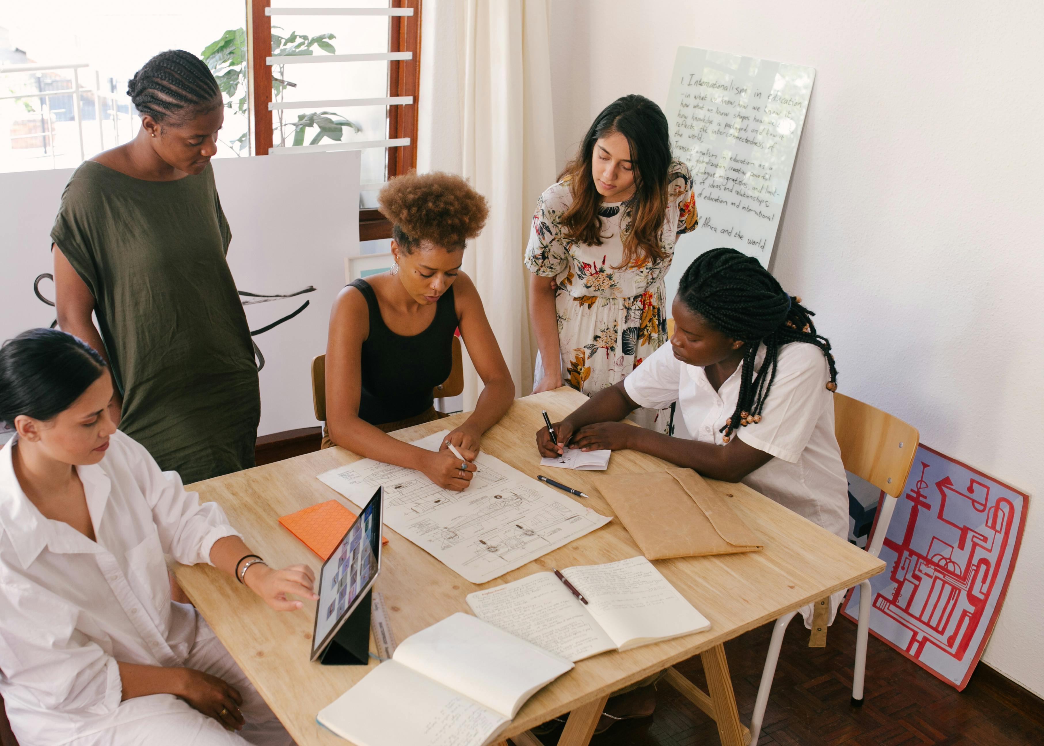 Hybrid Advice Technology for the Digital Generation: Enhancing Customer Engagement and Streamlining Operations