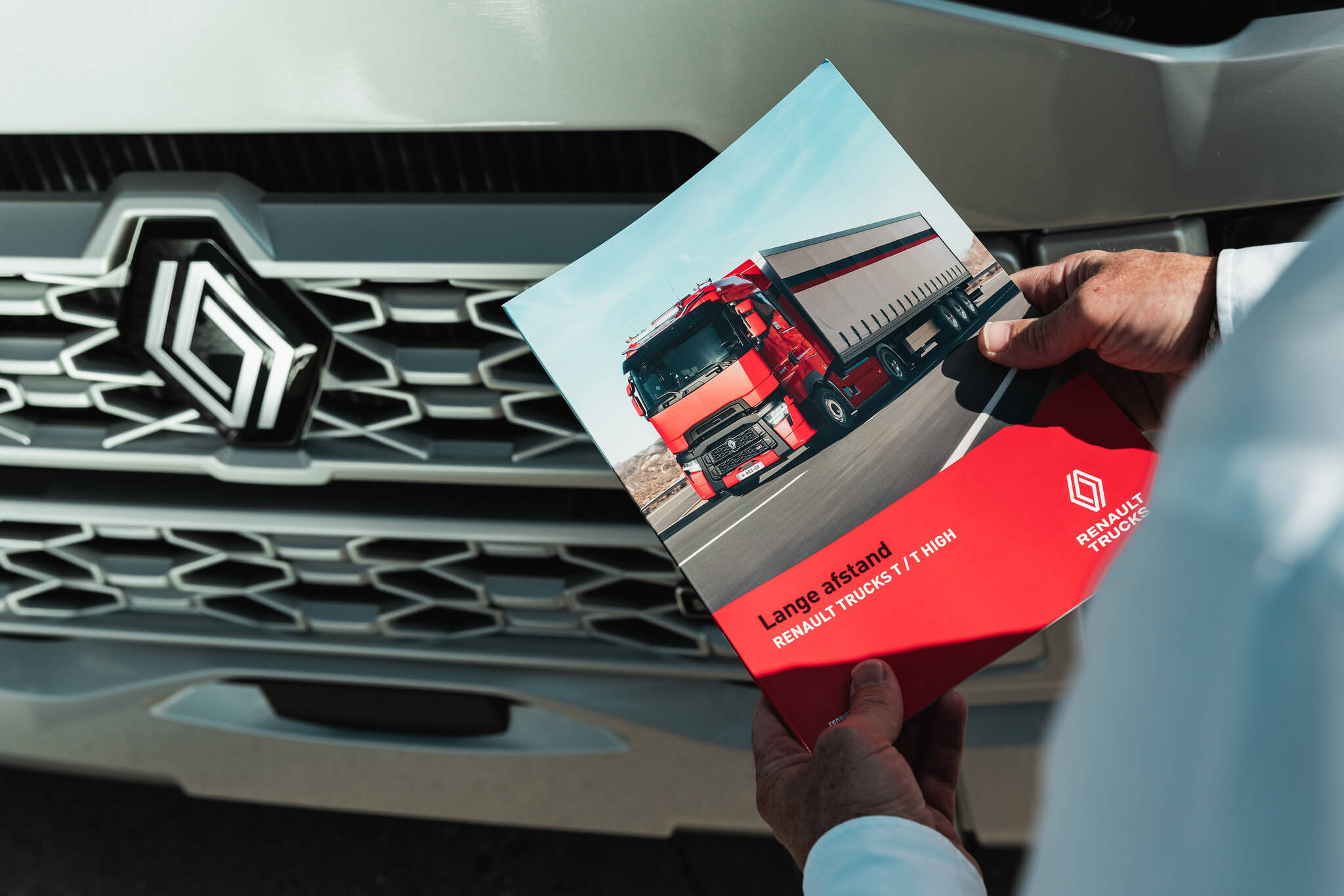 Infofiche van een Renauld vrachtwagen.