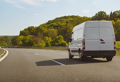 fourgon dédié au transport express de marchandises