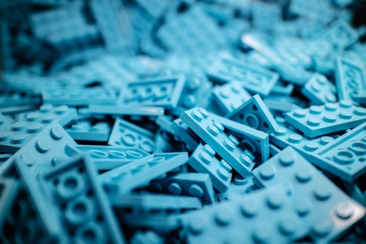 A pile of blue building blocks.