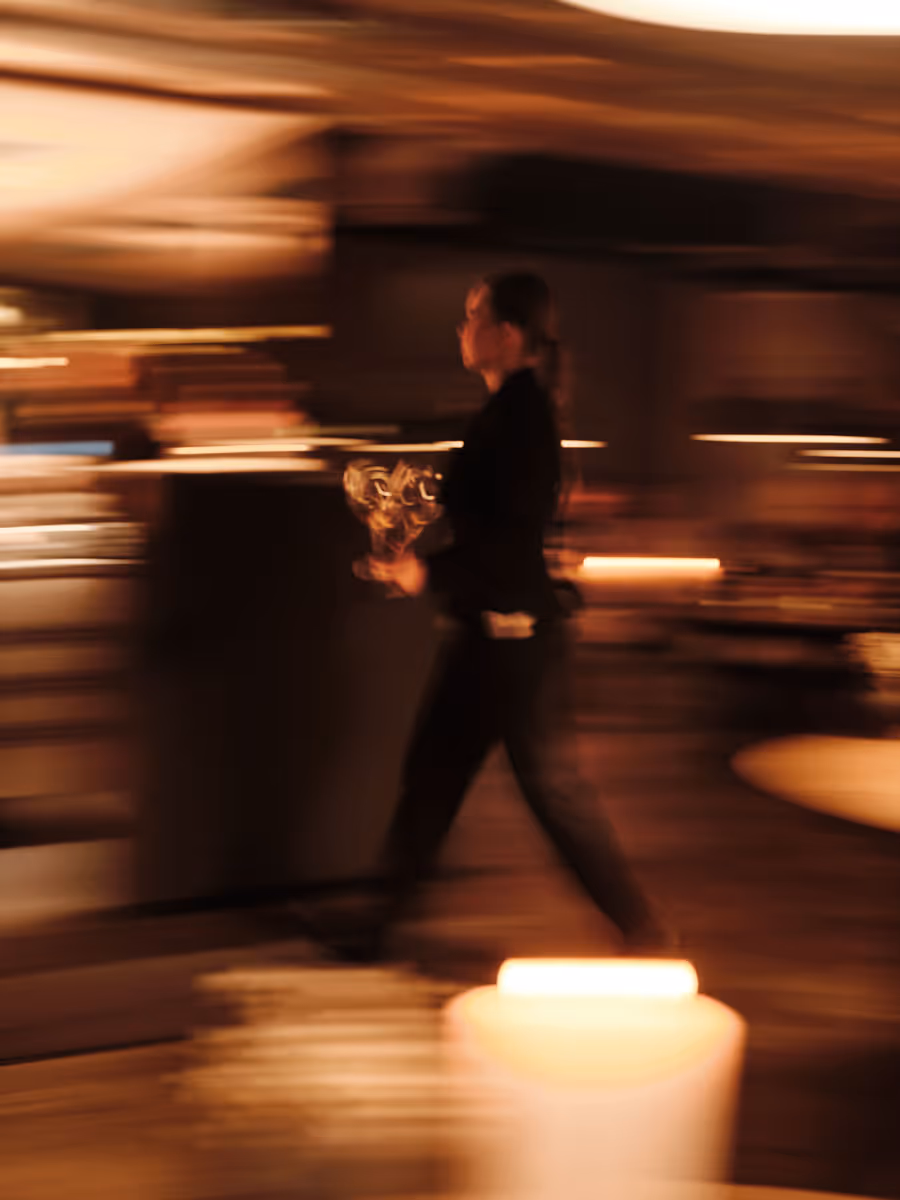 A waiter walking through the dining room at restaurant Kontrast