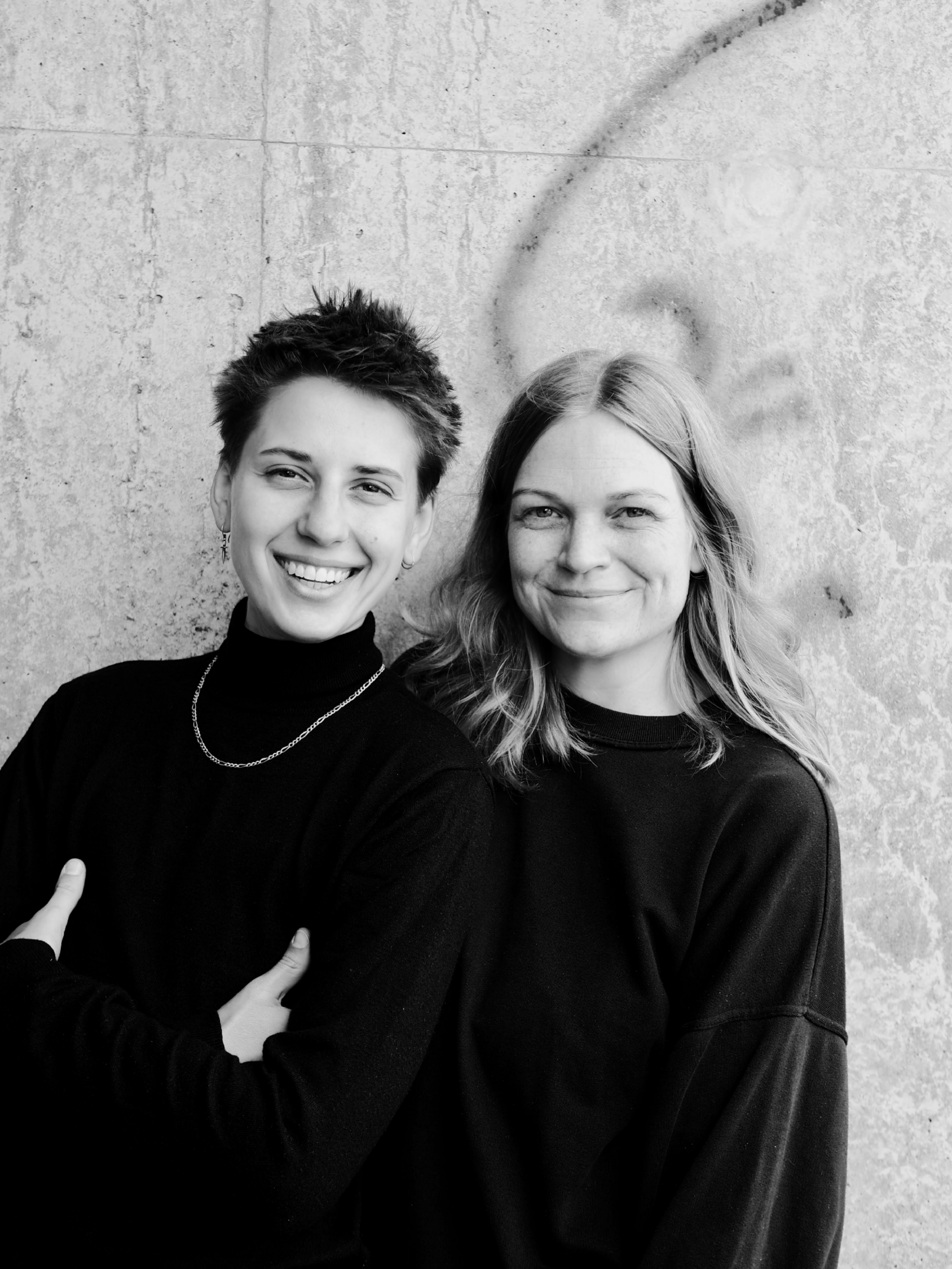 Marit & Amari: Sober Clubbing