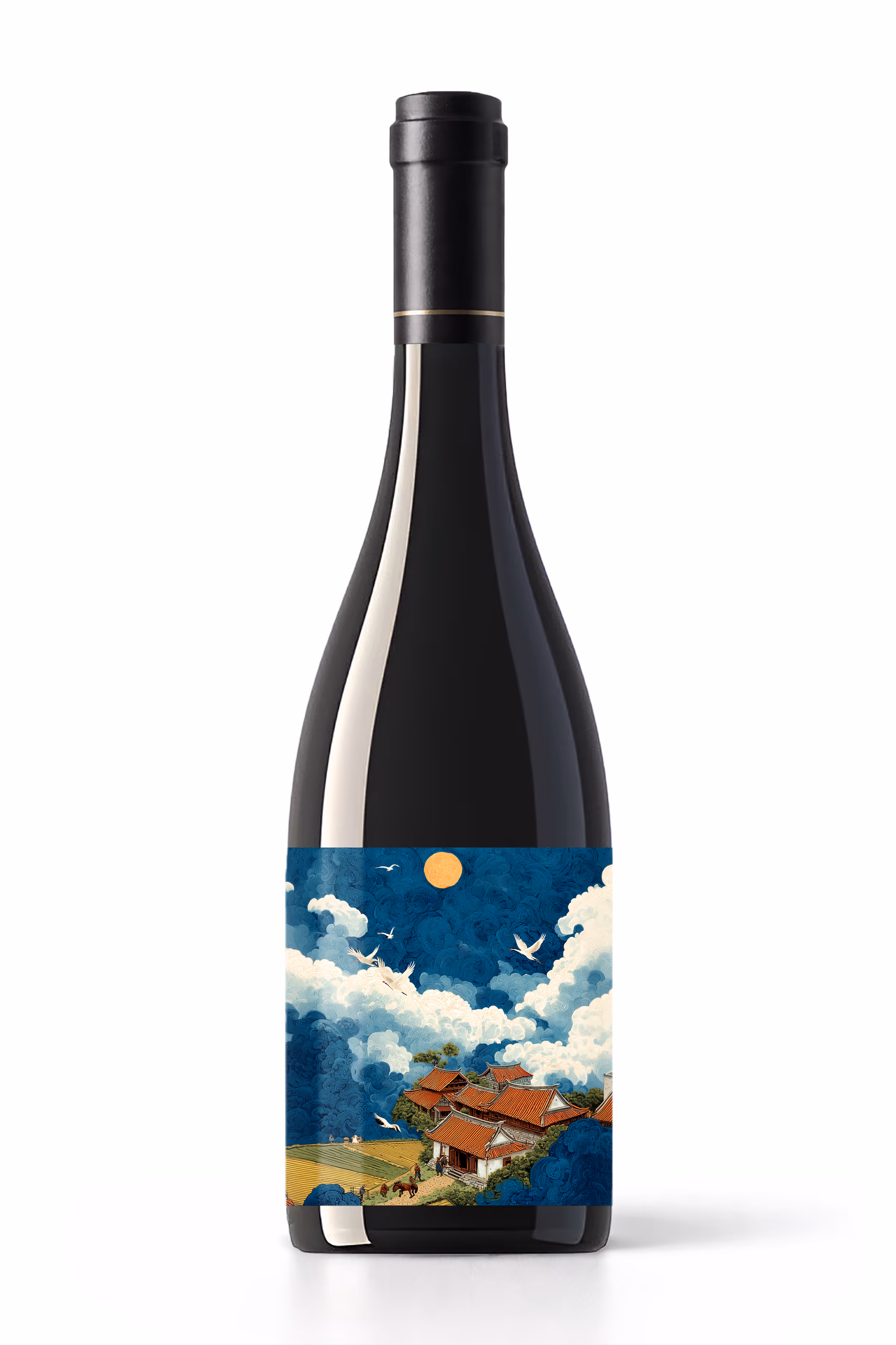 Chai rượu vang với nhãn trang trí phong cảnh tranh vẽ gồm nhà mái đỏ, ruộng bậc thang, chim bay và mặt trăng vàng trên nền trời xanh đậm.