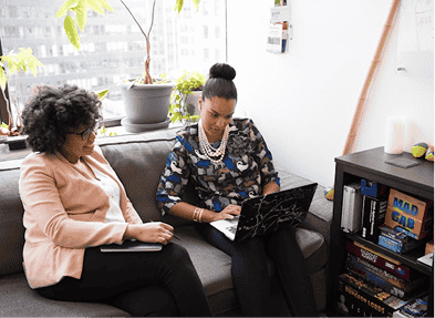 2 woman doing a meeting