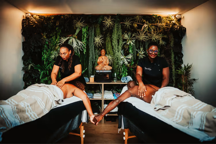Relaxing duo massage in luxury spa Bambou Resort Martinique plant wall