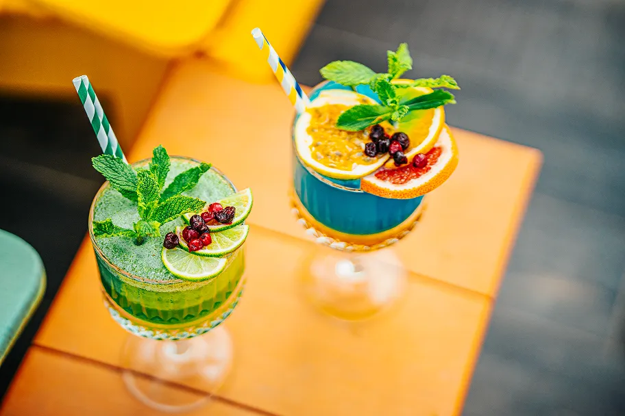 Tropical cocktails garnished with fresh mint and red berries bar Bambou Resort Martinique