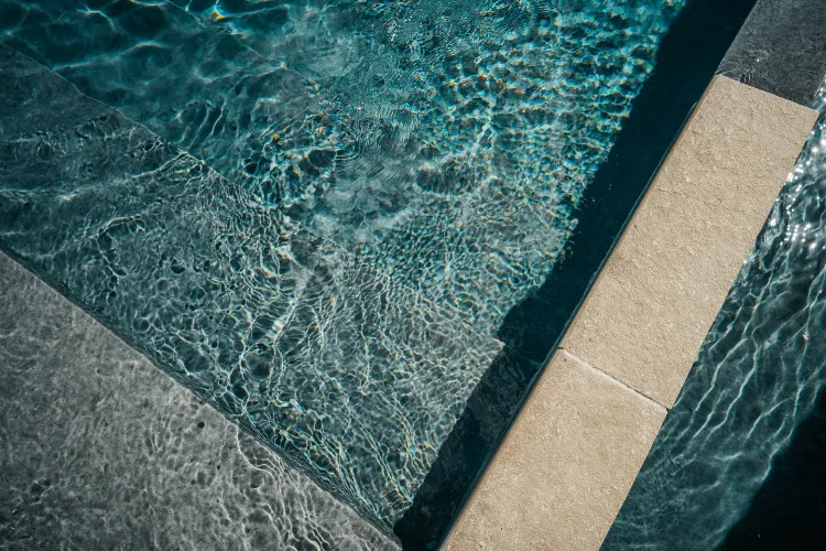 Private pool crystal clear water infinity edge luxury bungalow Bambouresort Martinique