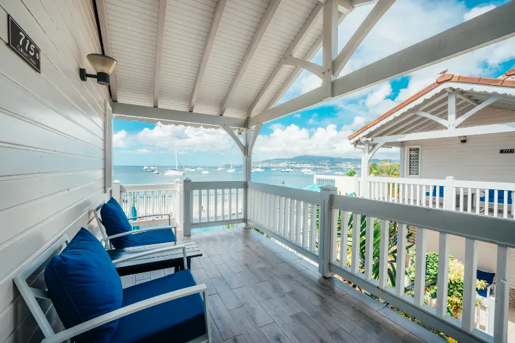 Covered terrace bungalow Martinique sea view with blue deckchairs and Salines bay