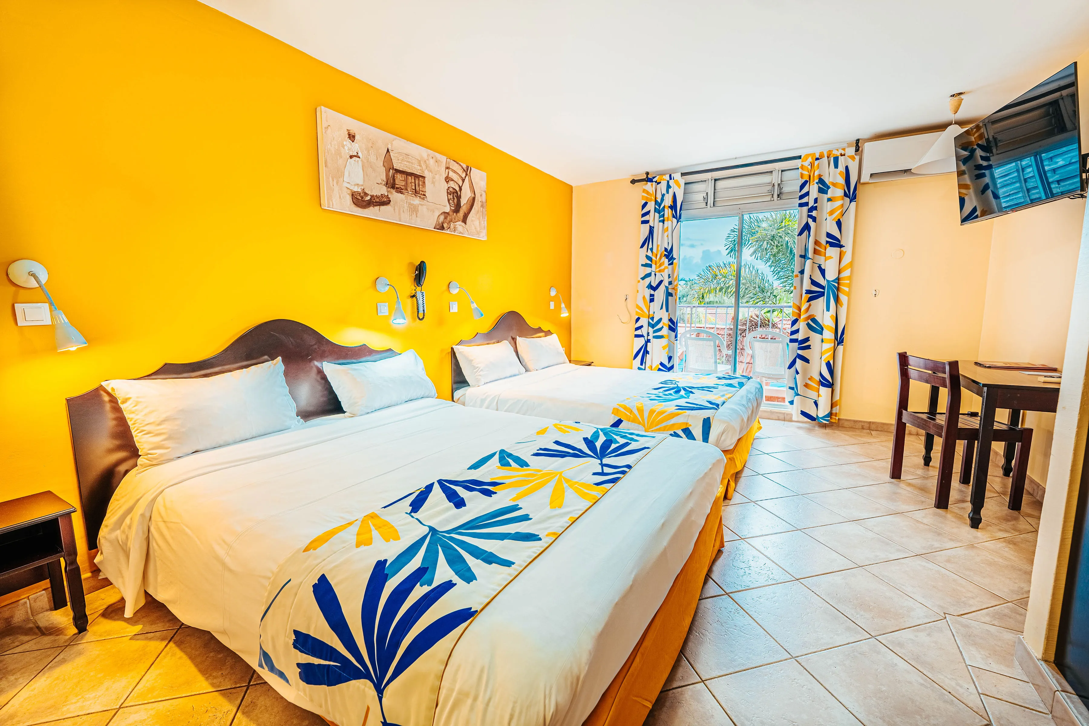 Family room Gran Kay double bed tropical yellow wall garden view Bambou Resort Martinique