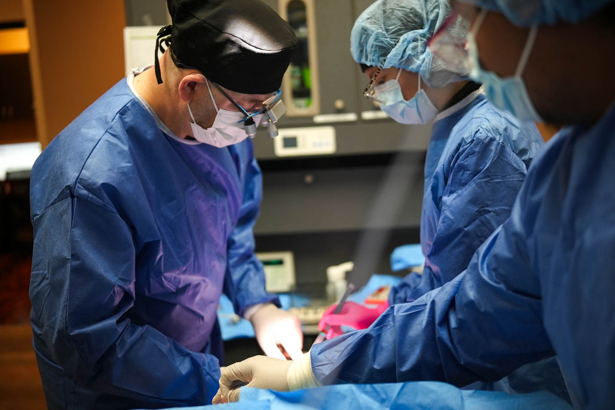 dr saleh working with assistant