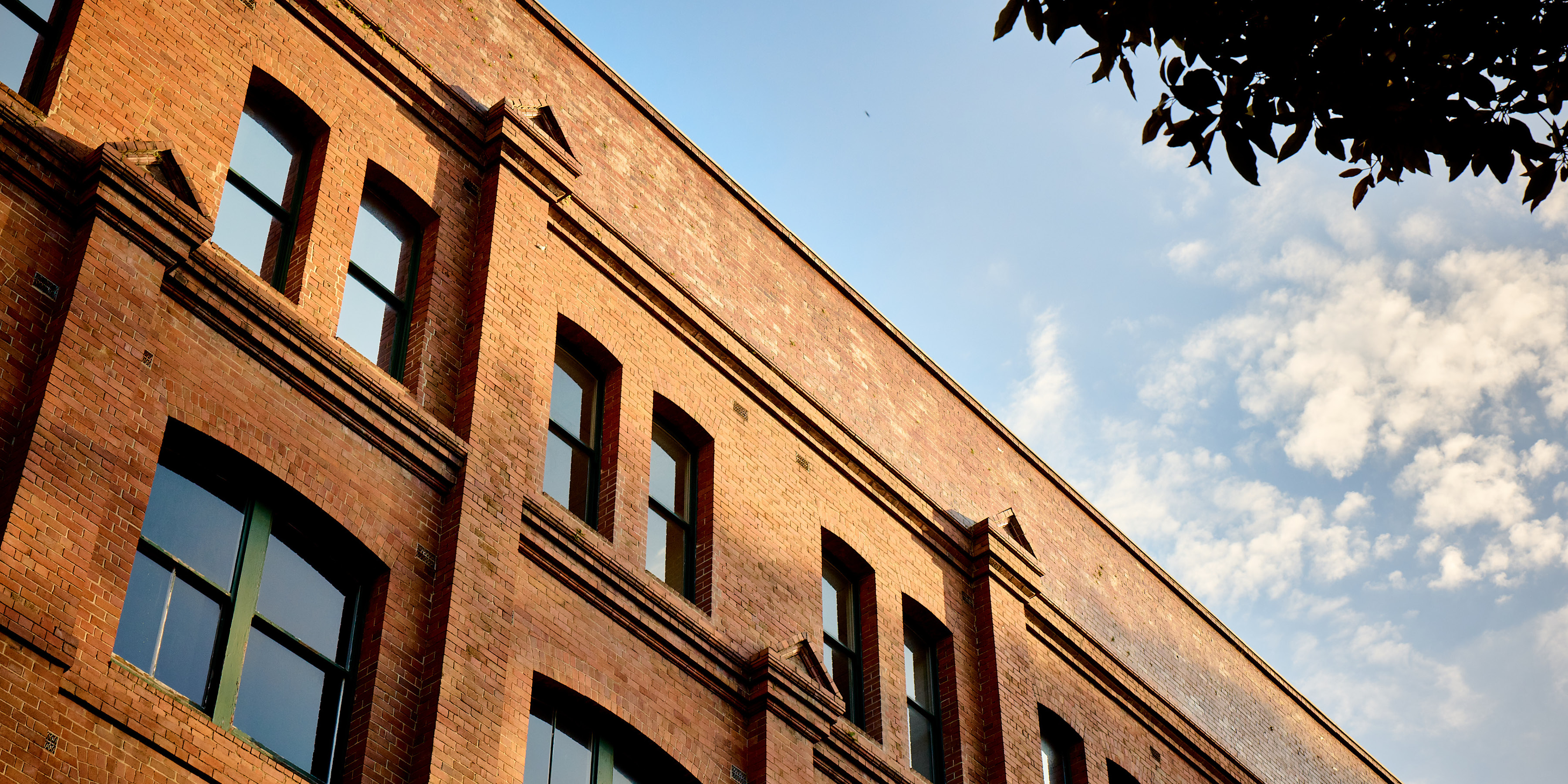 Surry Hills House Australia location map and features, highlighting proximity to Sydney CBD, Central Station, and vibrant dining scene.