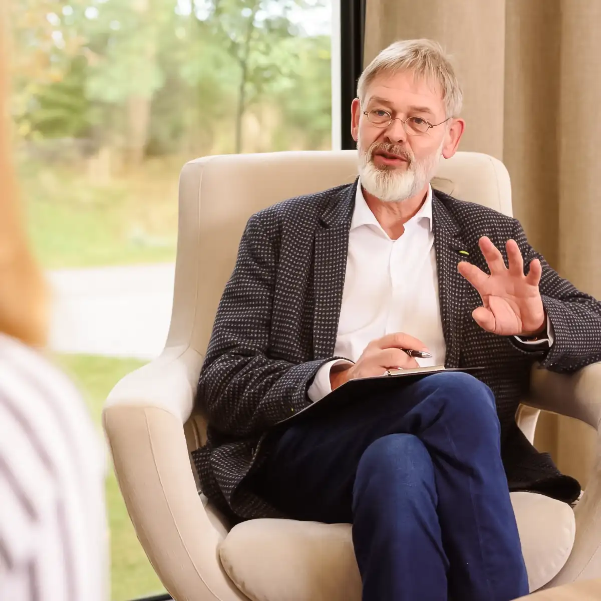 Dr. med. Eberhard Böhme im Therapiegespräch