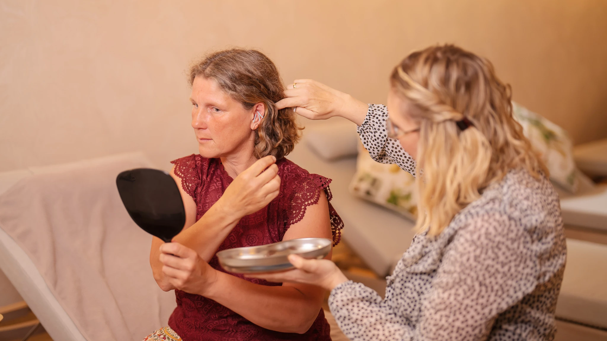 Eine Therapiesitzung zur Vorbesprechung der Anwendung von Akupunktur
