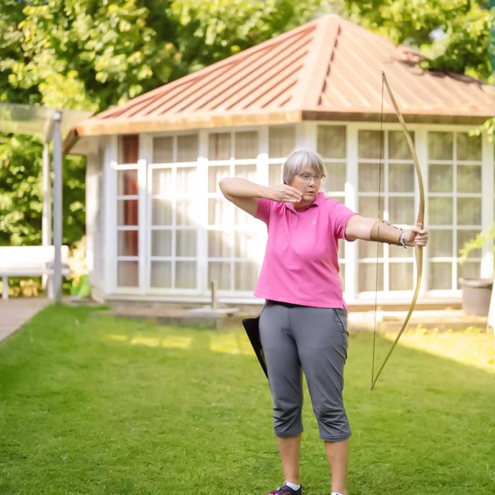 Astrid Fritzenschaft beim Therapeutischen Bogenschießen