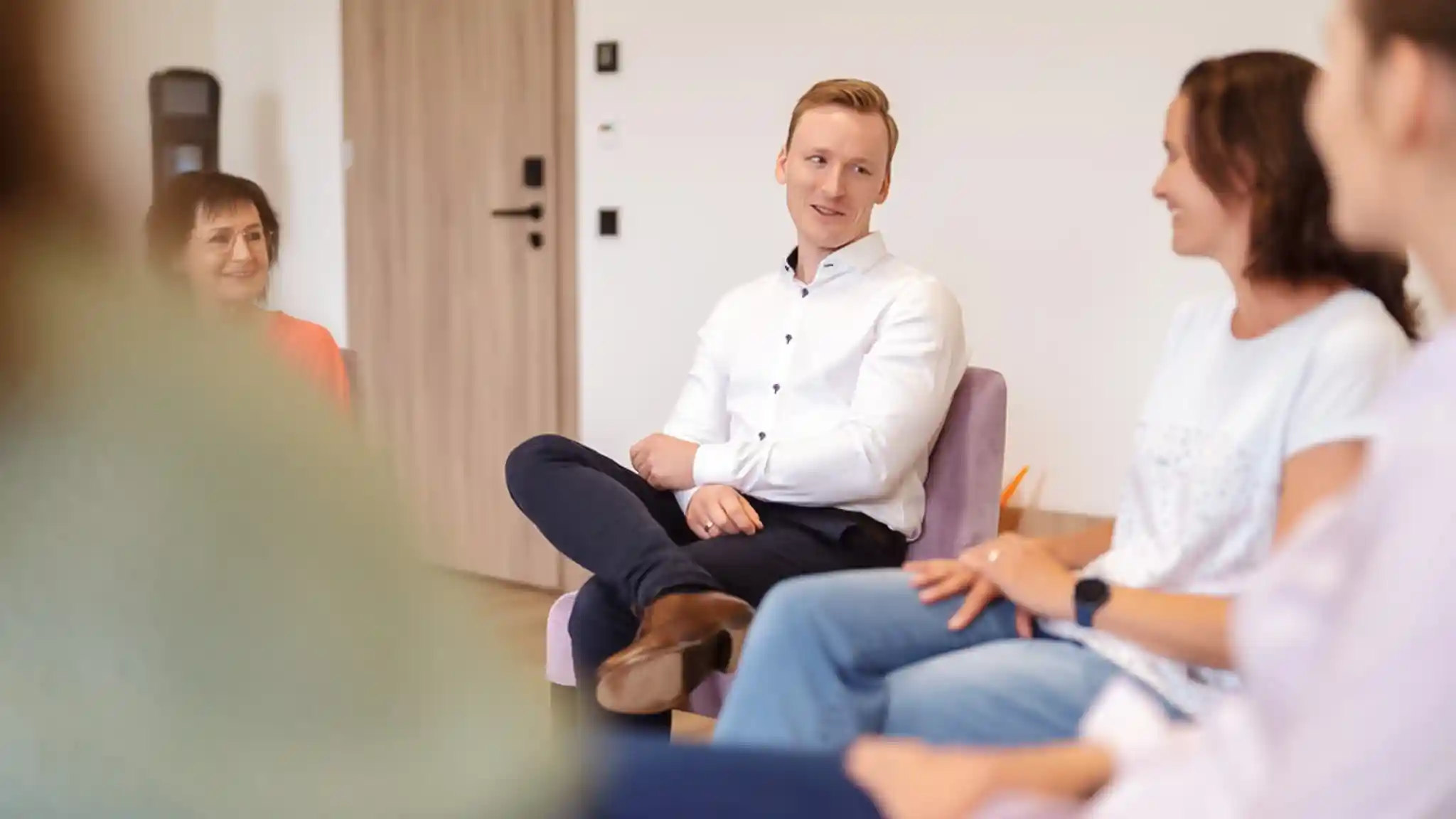 Eine Gruppentherapie in einer Psychiatrie