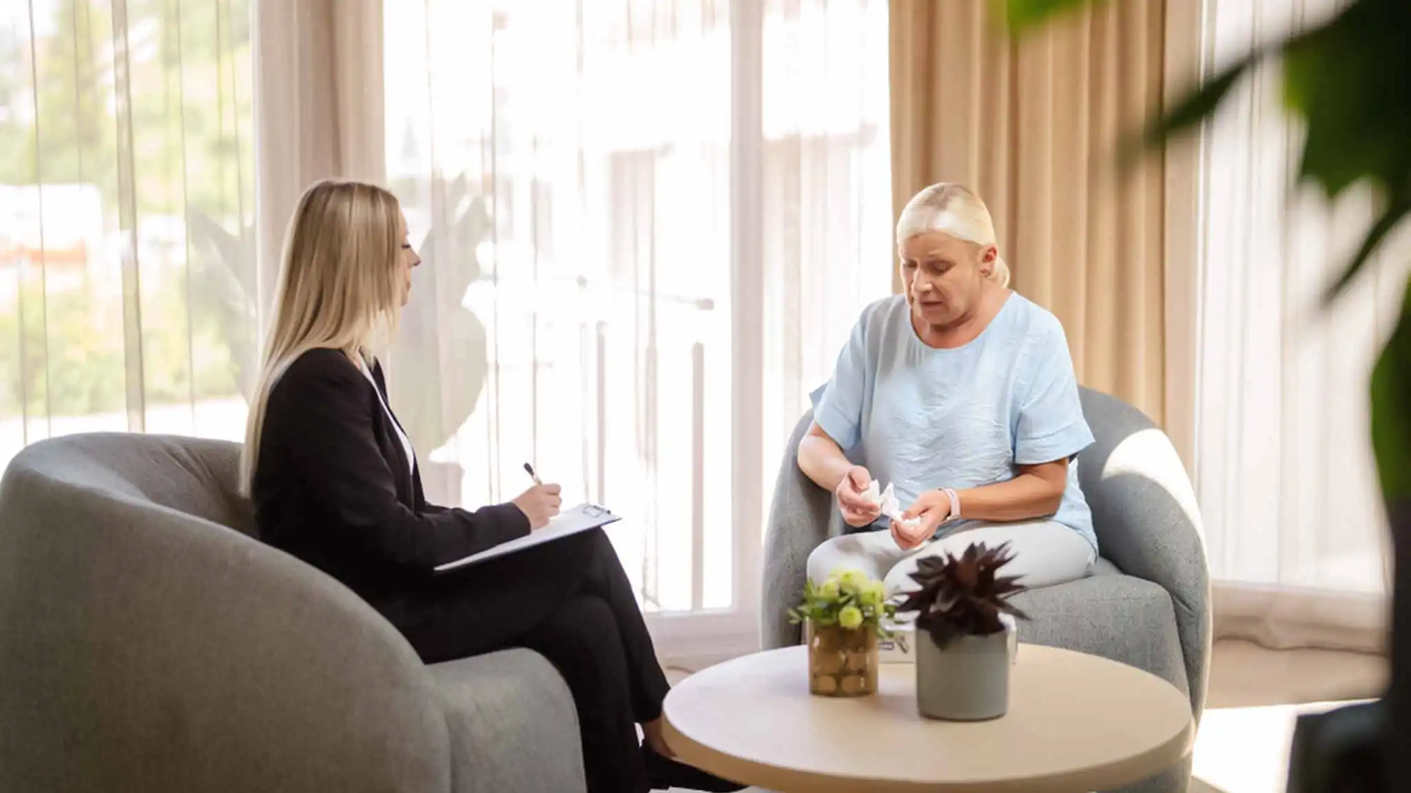 Eine Patientin mit Depression bei der Enzeltherapieitzung