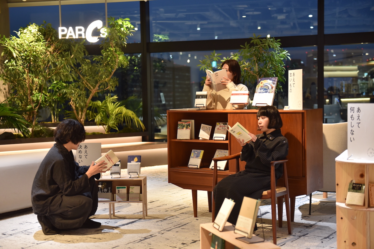 CAFE＆HALL ours の店内の様子　