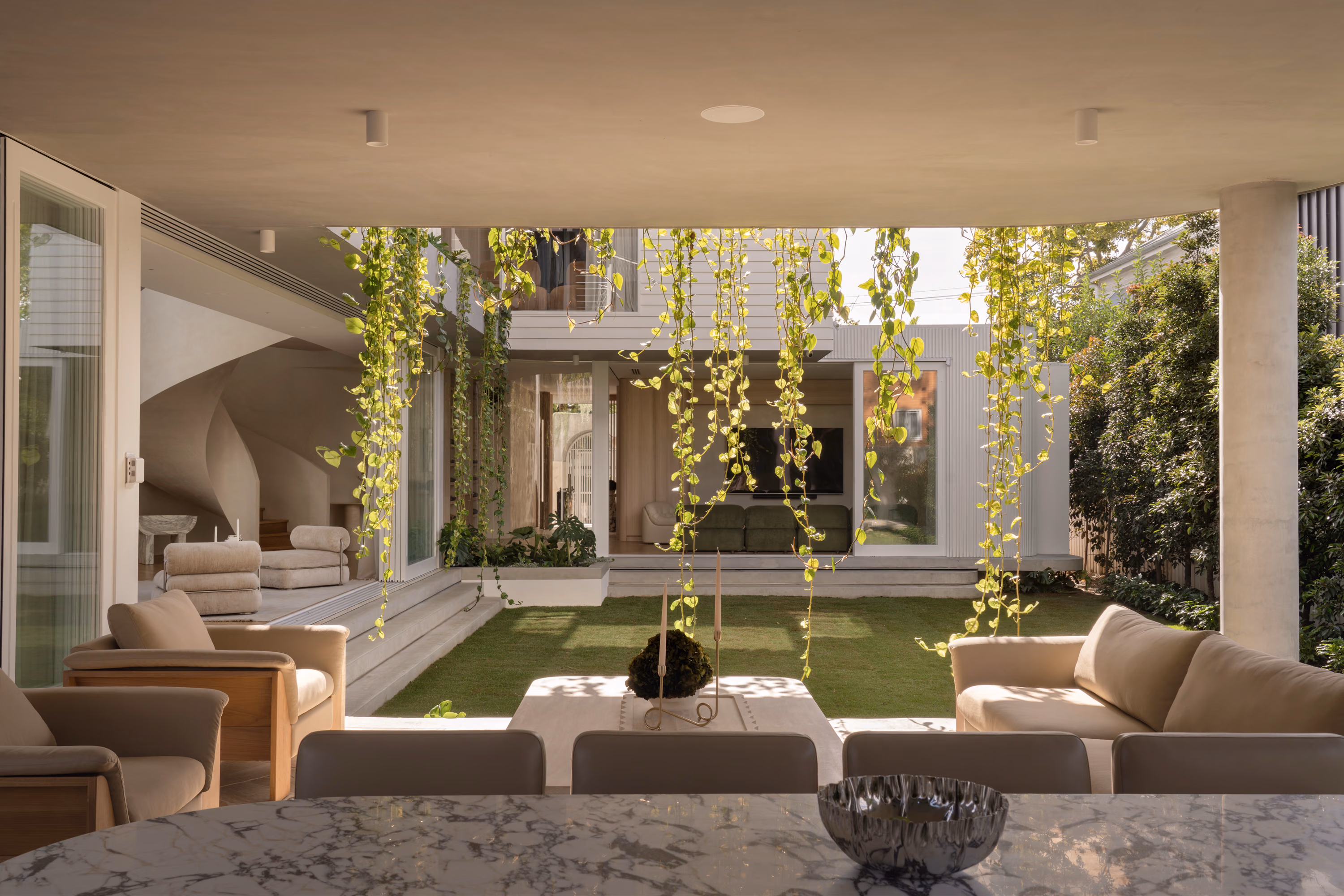 Architecturally designed exterior facade of a luxury Brisbane home with lush landscaping and modern curves.