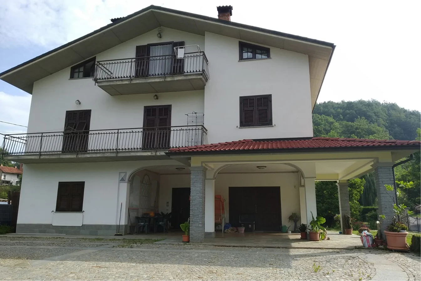 Facciata abitazione unifamiliare prima del rifacimento facciate in Ticino