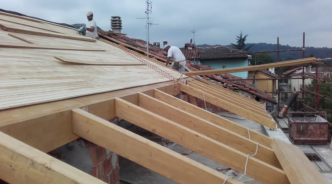 Rifacimento facciata con cappotto termico su edificio residenziale in Ticino