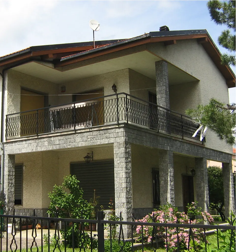Villa unifamiliare prima di intervento di ampliamento e ristrutturazione in Ticino