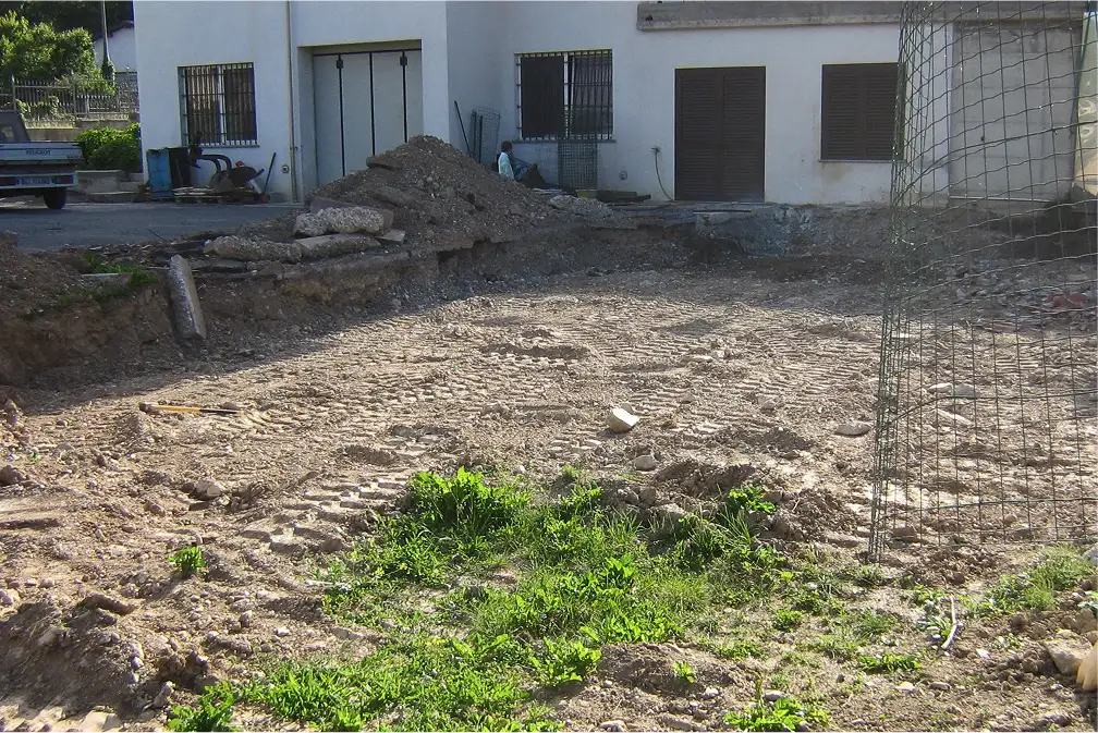Cantiere di ampliamento residenziale in Ticino prima dei lavori