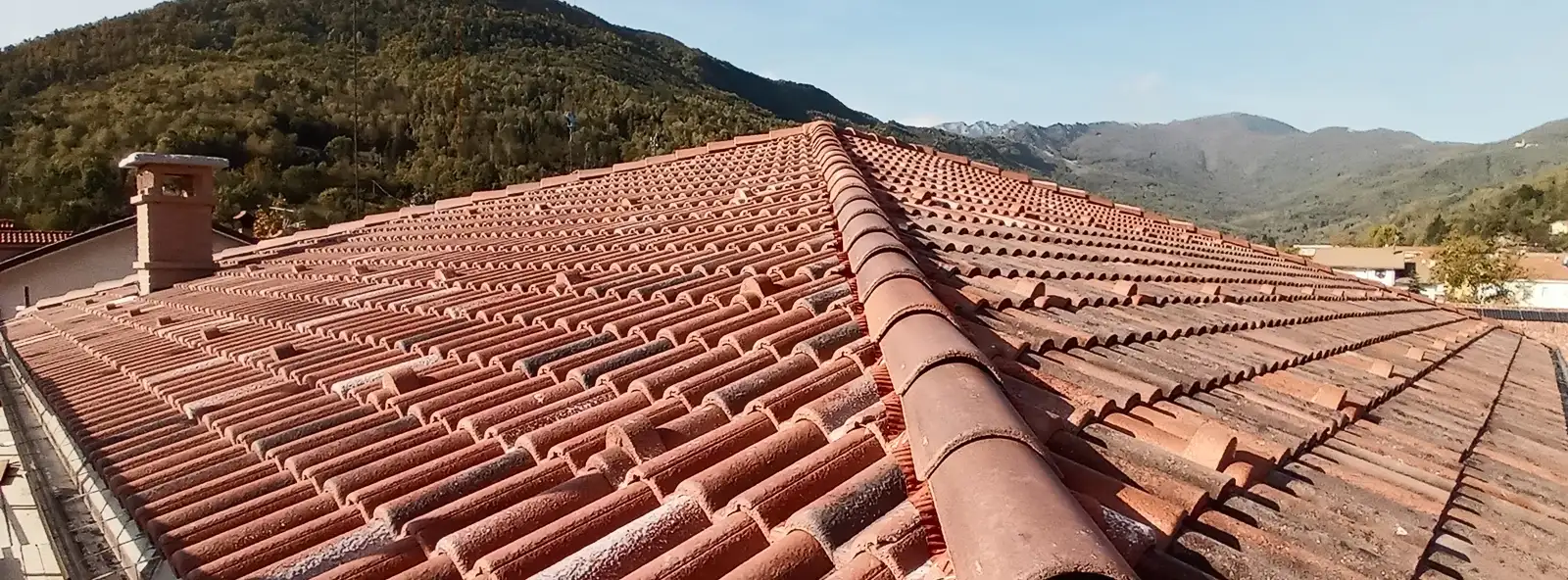 Rifacimento tetto con tegole in cotto su abitazione residenziale in Ticino