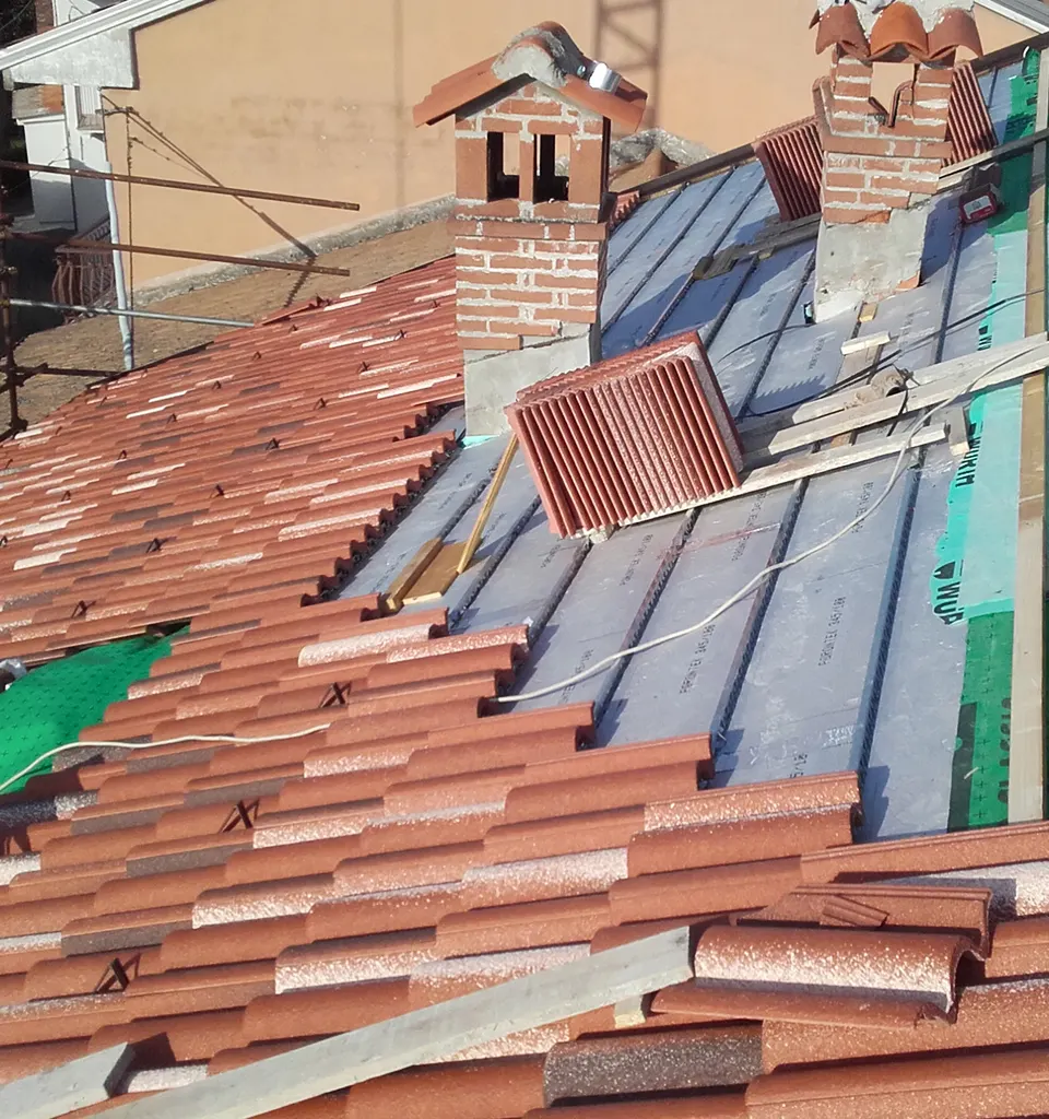 Rifacimento tetto in cotto con membrana impermeabilizzante in Ticino