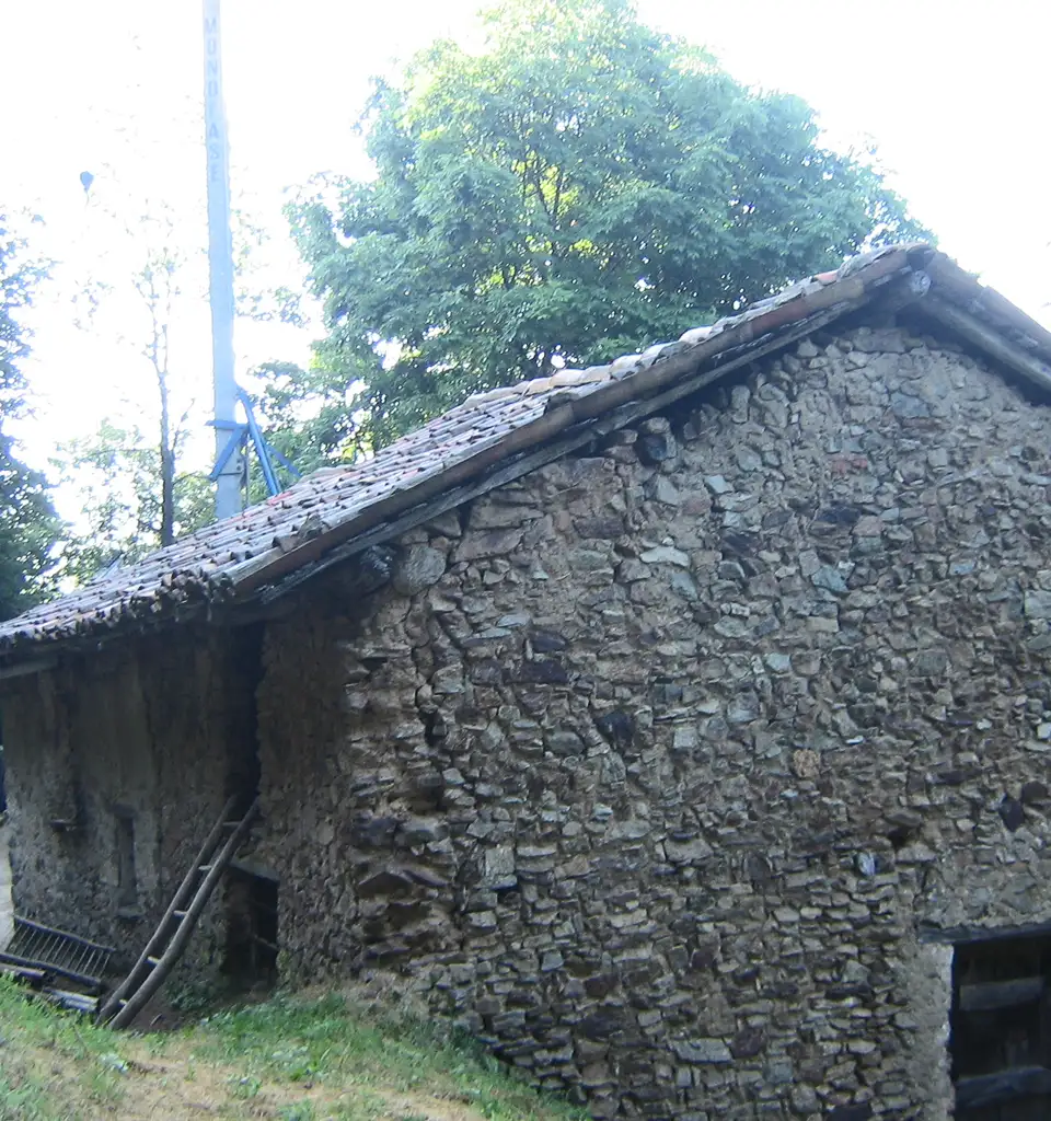 Rustico in pietra a vista prima della ristrutturazione in Ticino