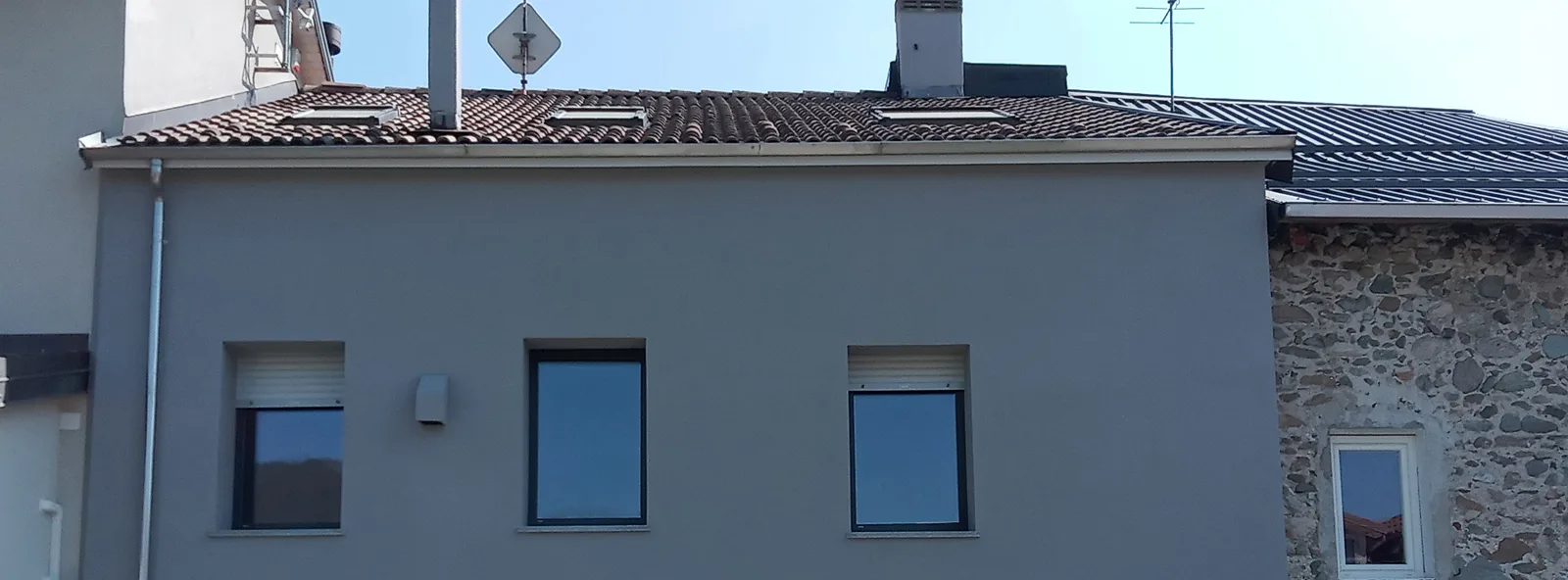 Rifacimento facciata con cappotto termico su casa residenziale in Ticino