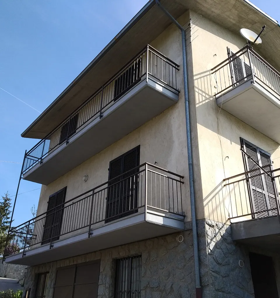Rifacimento balconi condominio residenziale in Ticino dopo intervento