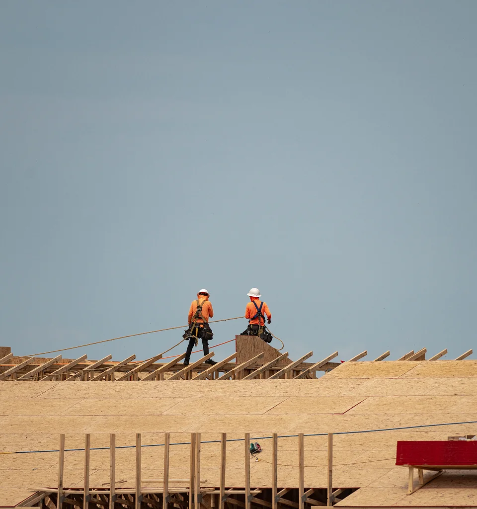 Facciata residenziale in ristrutturazione con ampliamento esterno, cantiere Ticino