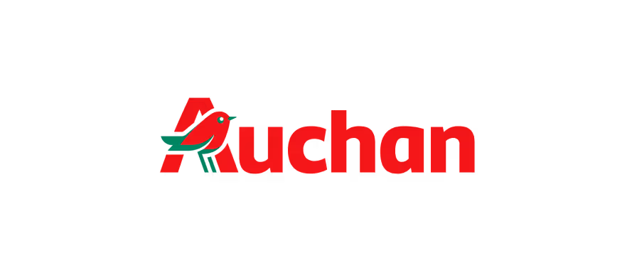 Logo Auchan z czerwonym ptakiem na literze A.