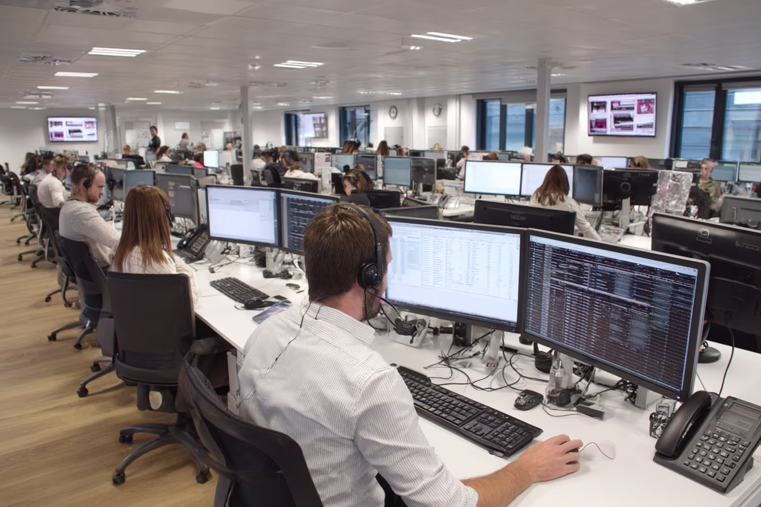 Active IT service desk environment