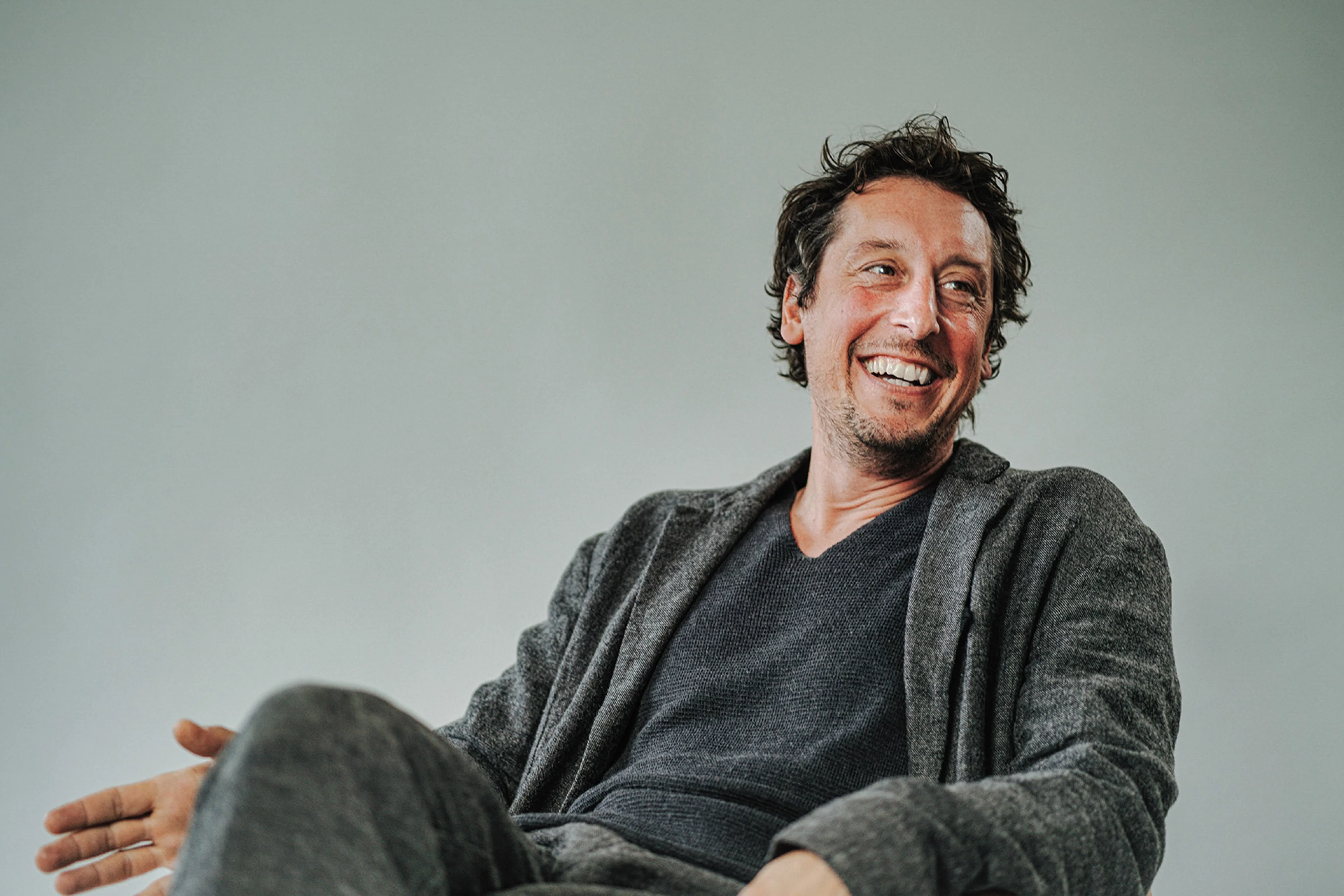 Foto vom Schauspieler Hans Löw, bei der Agentur ABOVE THE LINE, fotografiert von Alex Bunge