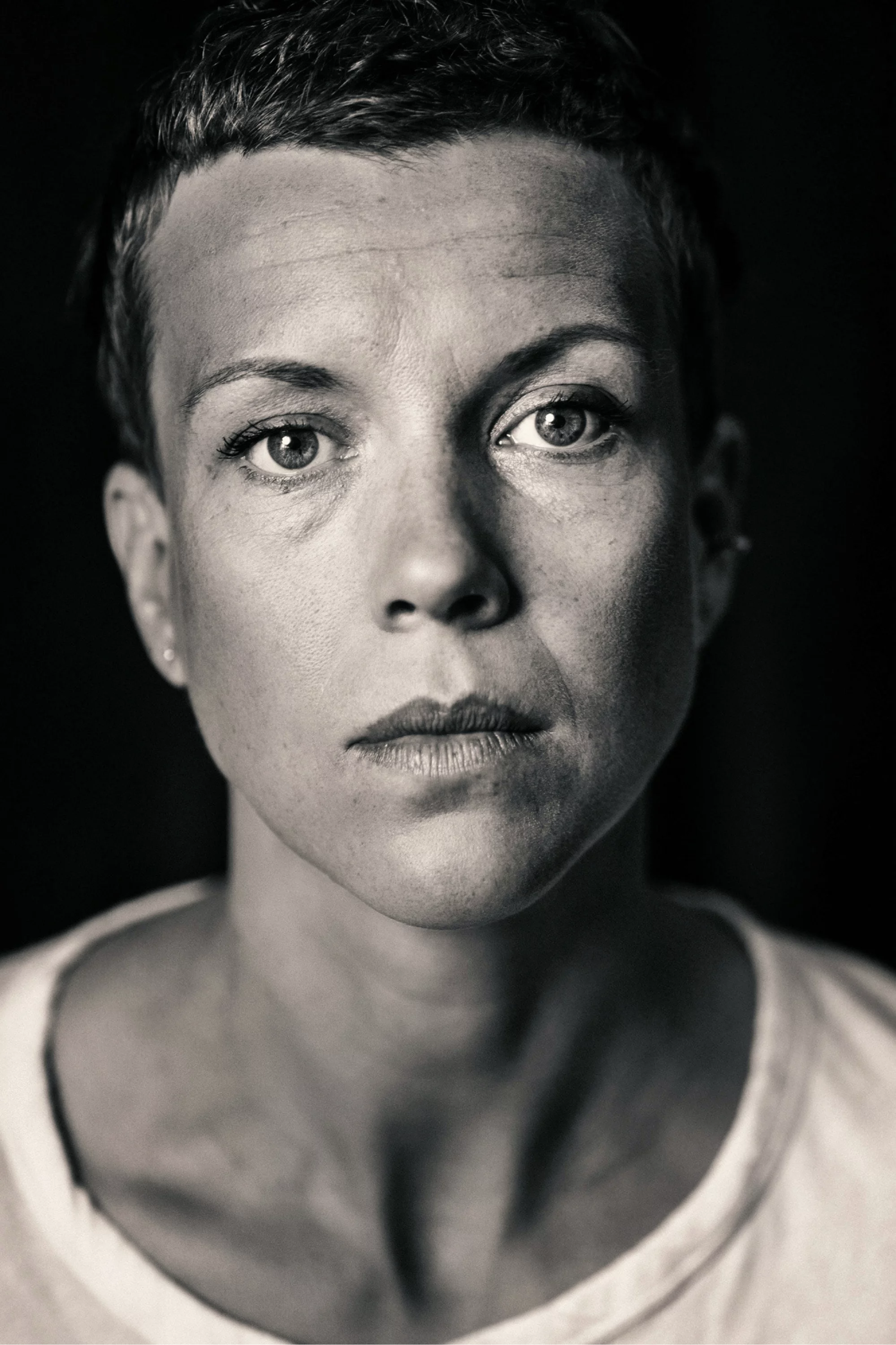 Porttraitfoto von der Regisseurin Jette Steckel, fotografiert von Alex Bunge