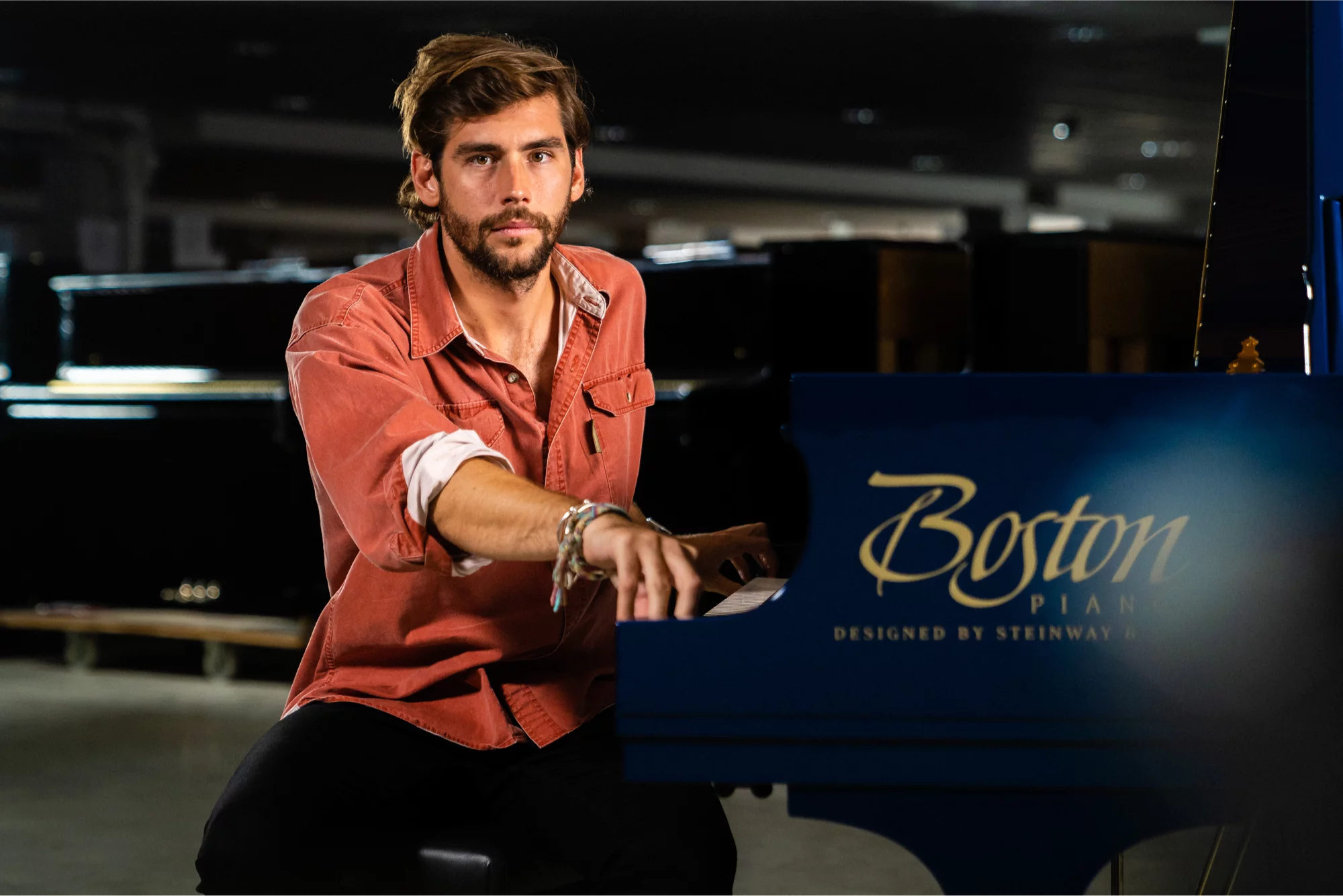 Foto und Film mit Alvaro Soler für Steinway & Son, fotografiert von Alex Bunge