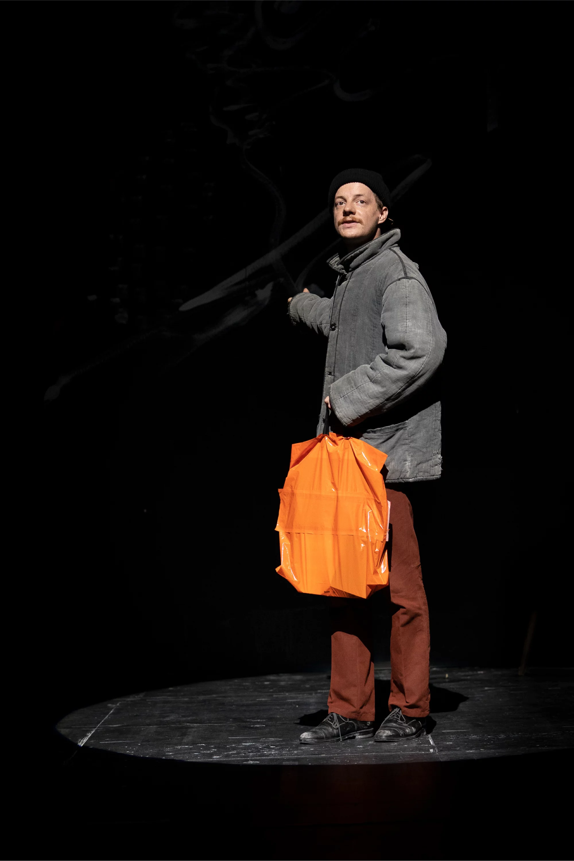 Porttraitfoto von dem Schauspieler Merlin Sandmeyer, fotografiert von Alex Bunge