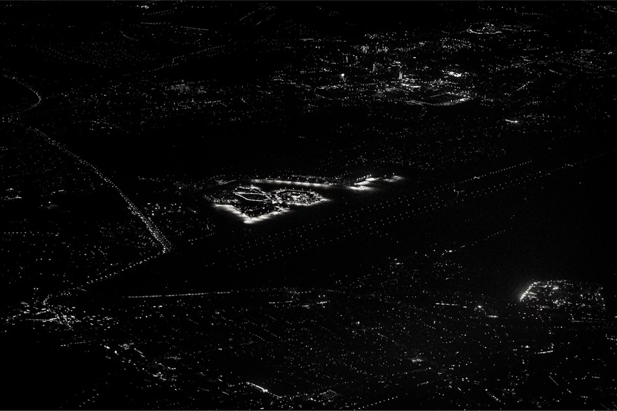 Luftbild, Nachtaufnahme PROF. DR. VOLKWIN MARGThe last flight to Tegel