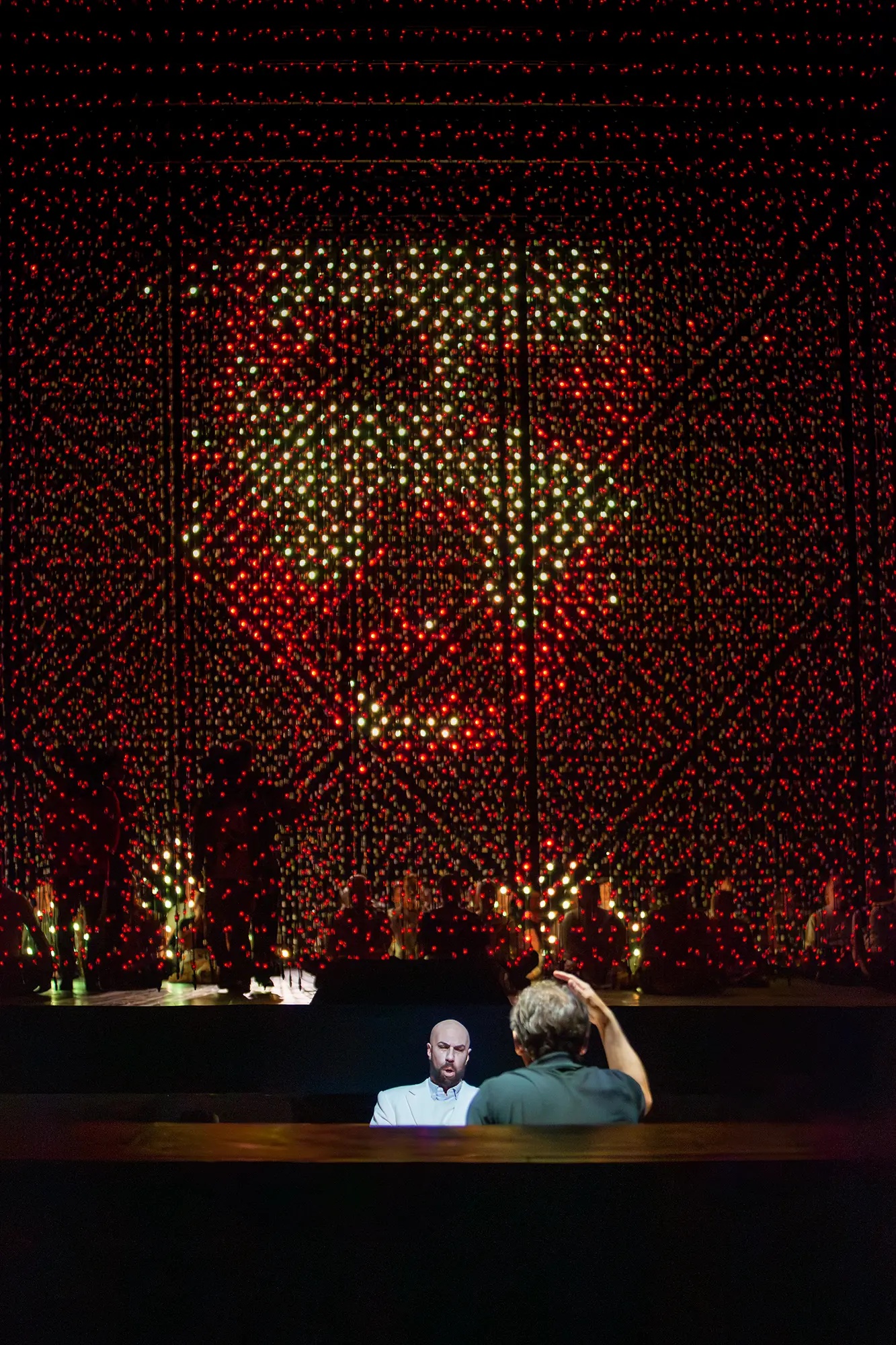 Szene aus „Zauberflöte“ Oper Hamburg, Regie Jette Steckel, fotografiert von Alex Bunge