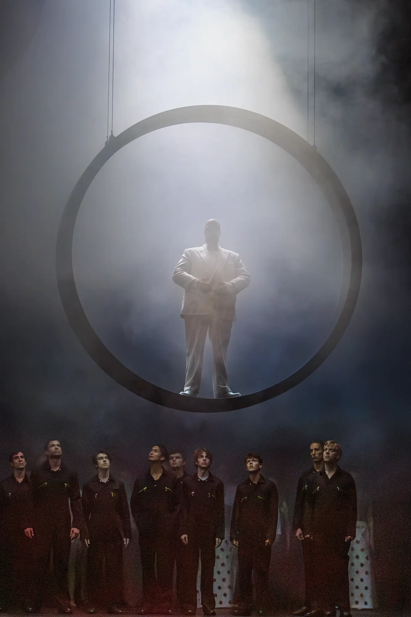 Szene aus „Zauberflöte“ Oper Hamburg, Regie Jette Steckel, fotografiert von Alex Bunge