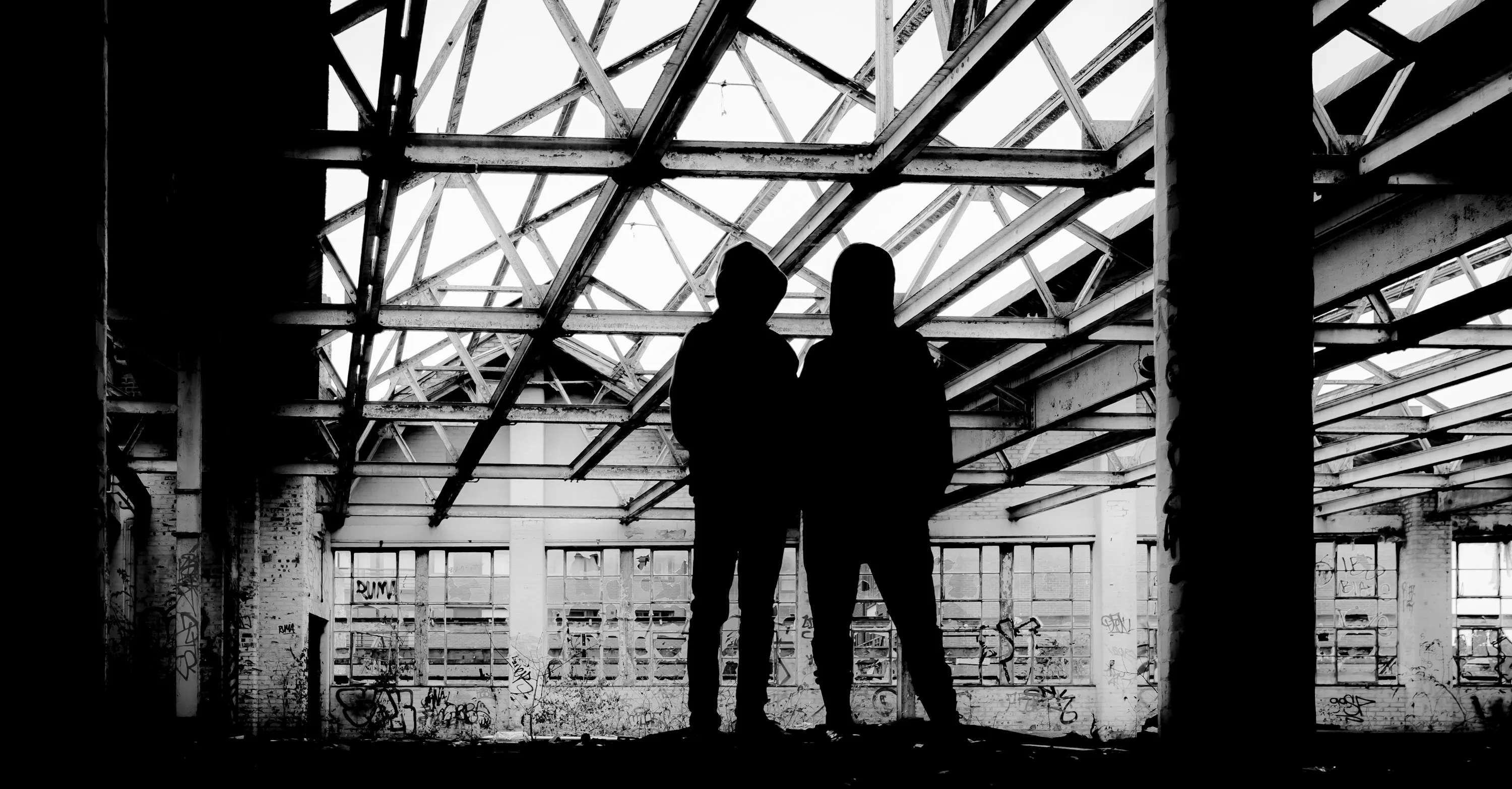 Portraitfoto von der Autorin Sibylle Berg und T.Roadz , fotografiert von Alex Bunge